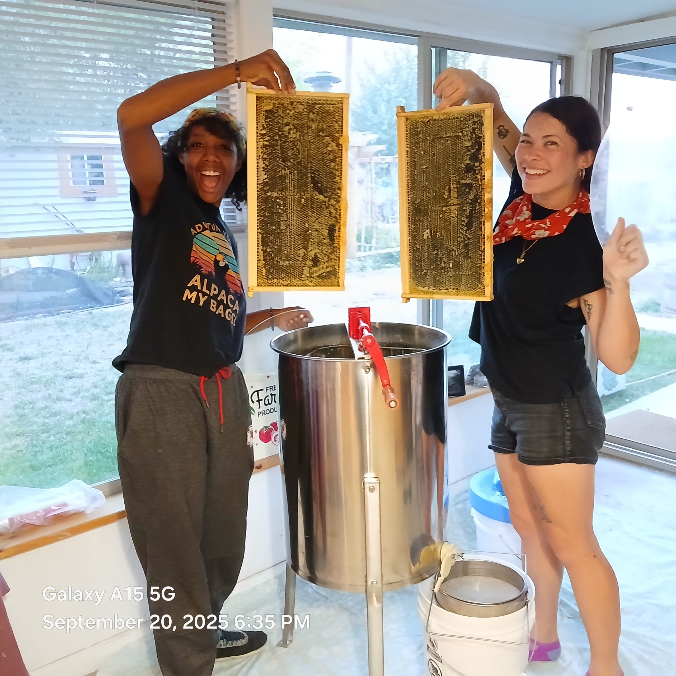 2025 harvesting honey with beekeepers in pueblo county